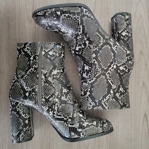 Forever 21 Snakeskin Ankle Boots Size 10